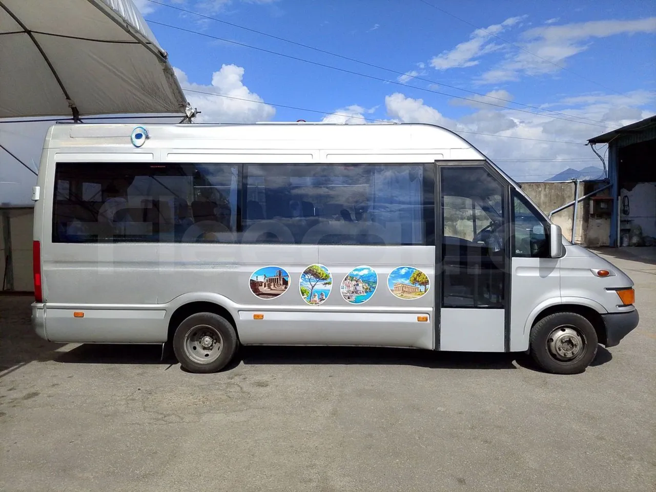 Iveco Daily A50C/19/H - EUR3 - 92kW -6.948m - right side doors closed