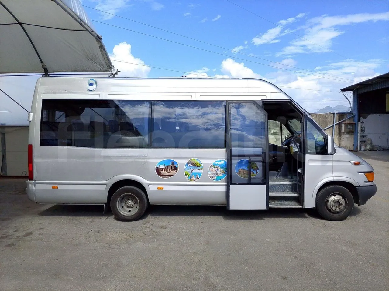 Iveco Daily A50C/19/H - EUR3 - 92kW -6.948m - right side doors open