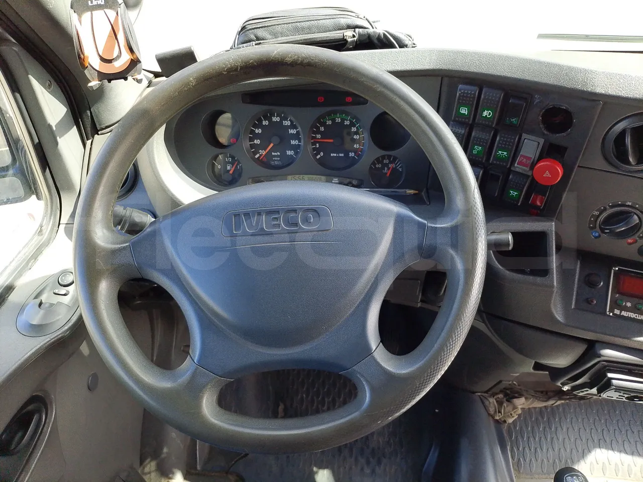 Iveco Daily A50C/19/H - EUR3 - 92kW -6.948m - steering wheel photo