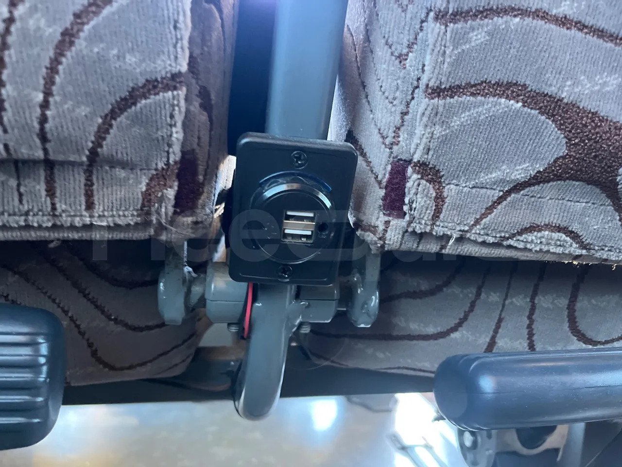 Van Hool Astronef T916 SF3 - Euro5 - 340kW - 13.200mt - usb charging detail