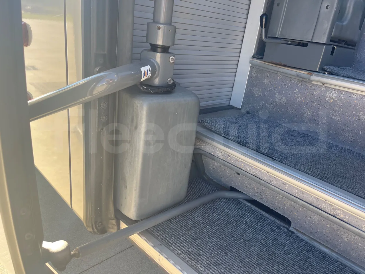 Van Hool Astronef T916 SF3 - Euro5 - 340kW - 13.200mt - door mechanism photo