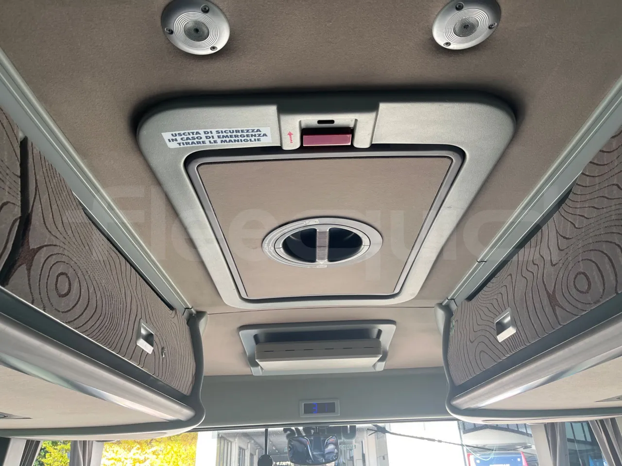 Van Hool Astronef T916 SF3 - Euro5 - 340kW - 13.200mt - roof hatch 1