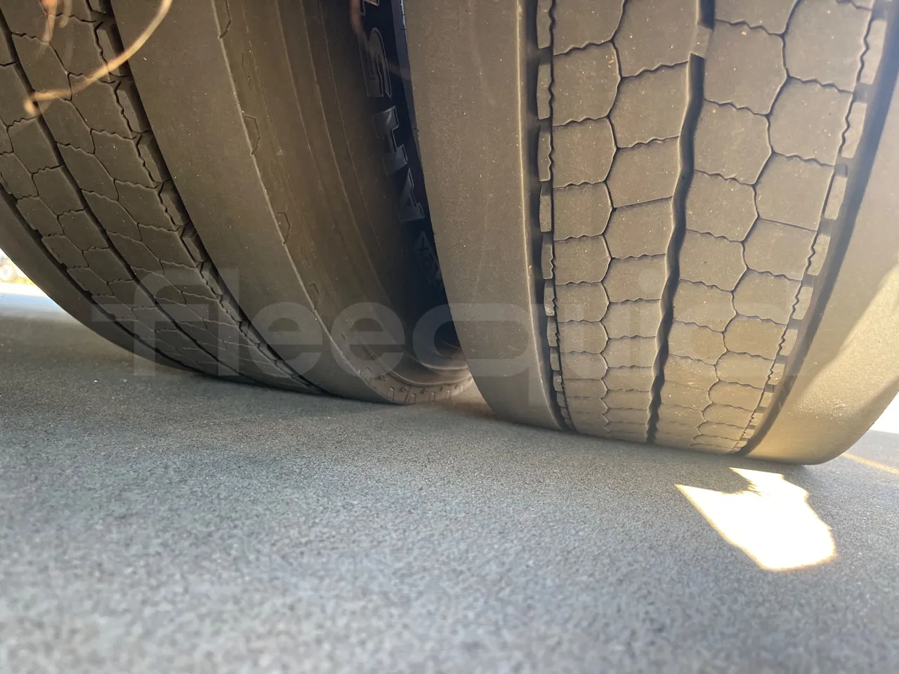 Van Hool Astronef T916 SF3 - Euro5 - 340kW - 13.200mt - tread condition front tires left