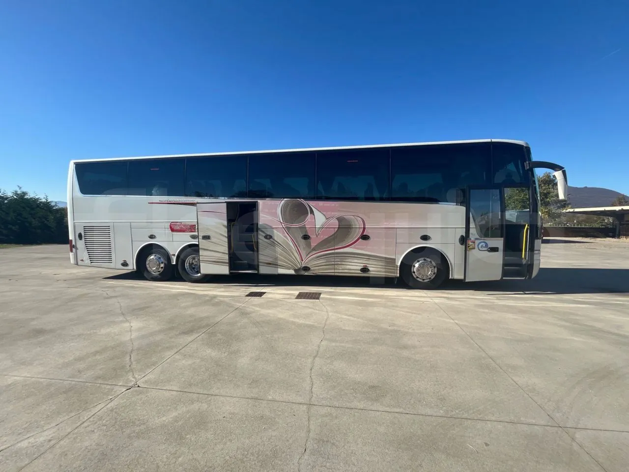 Van Hool Astronef T916 SF3 - Euro5 - 340kW - 13.200mt - right side doors open
