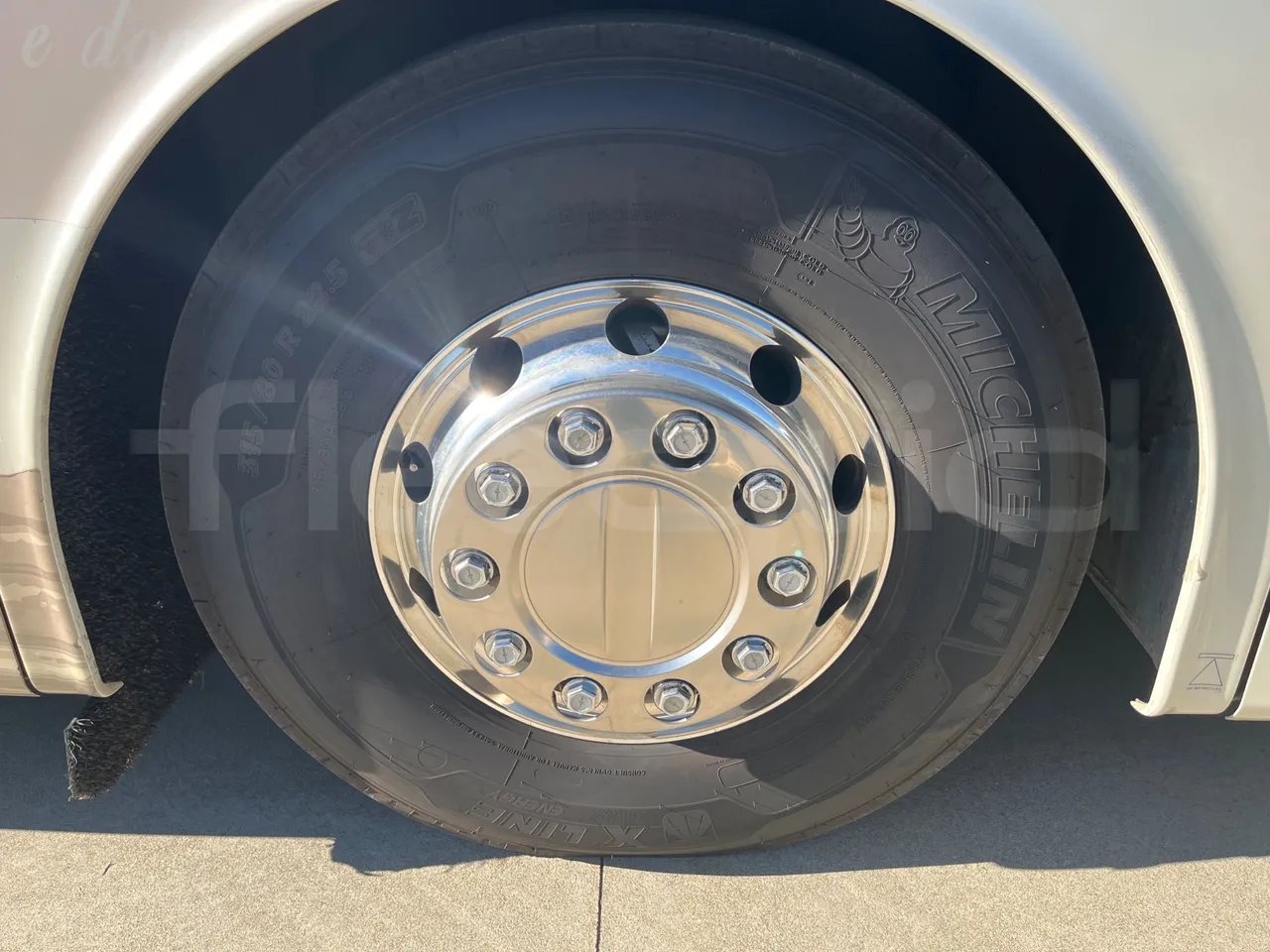 Van Hool Astronef T916 SF3 - Euro5 - 340kW - 13.200mt - front left tire measurements