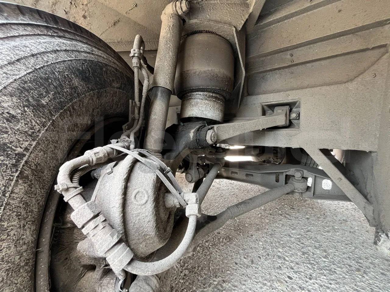 Setra S415 - First Axle Shock Absorbers Right Side