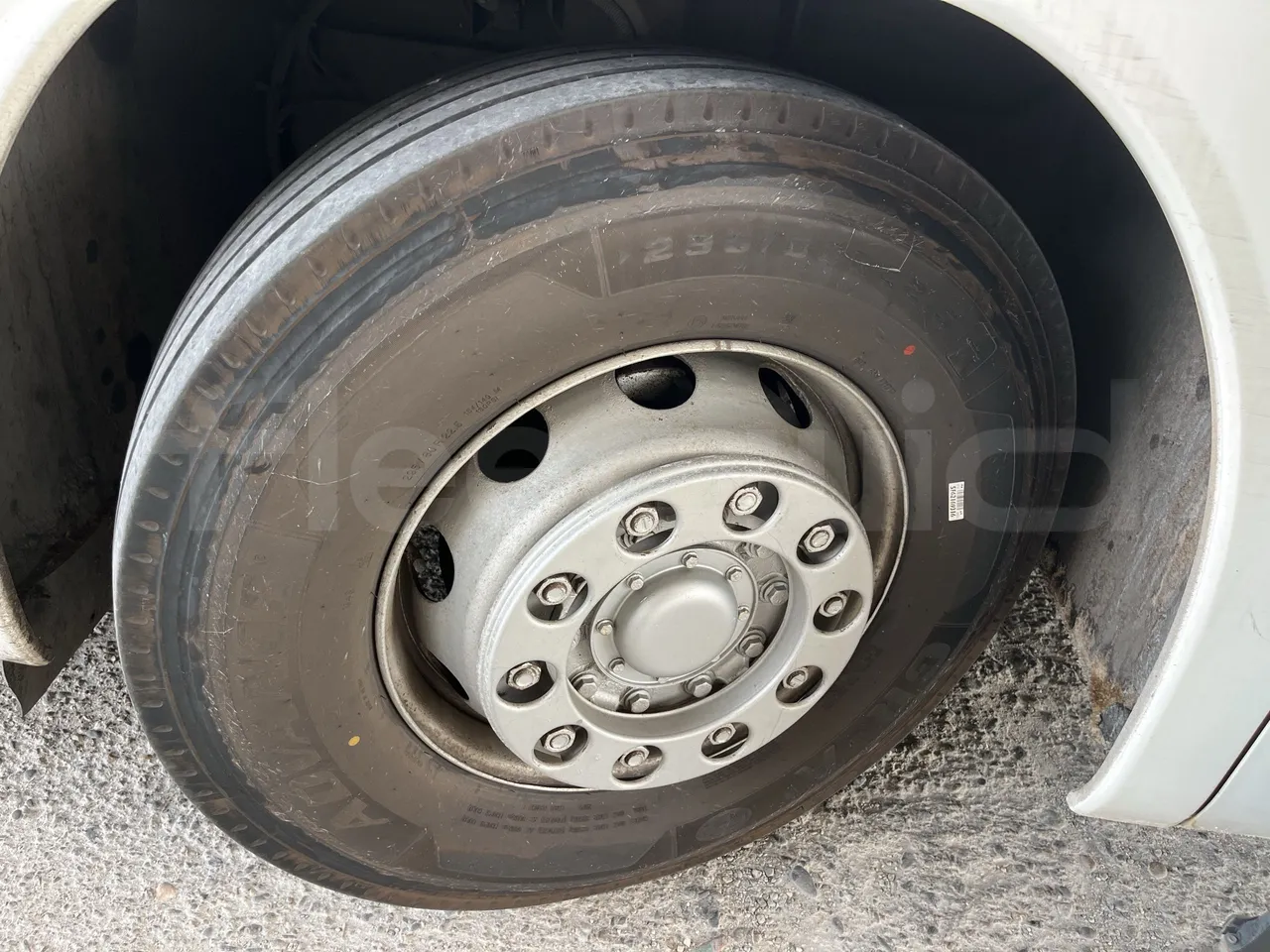 Setra S415 - Second Axle Left Side: Complete Wheel