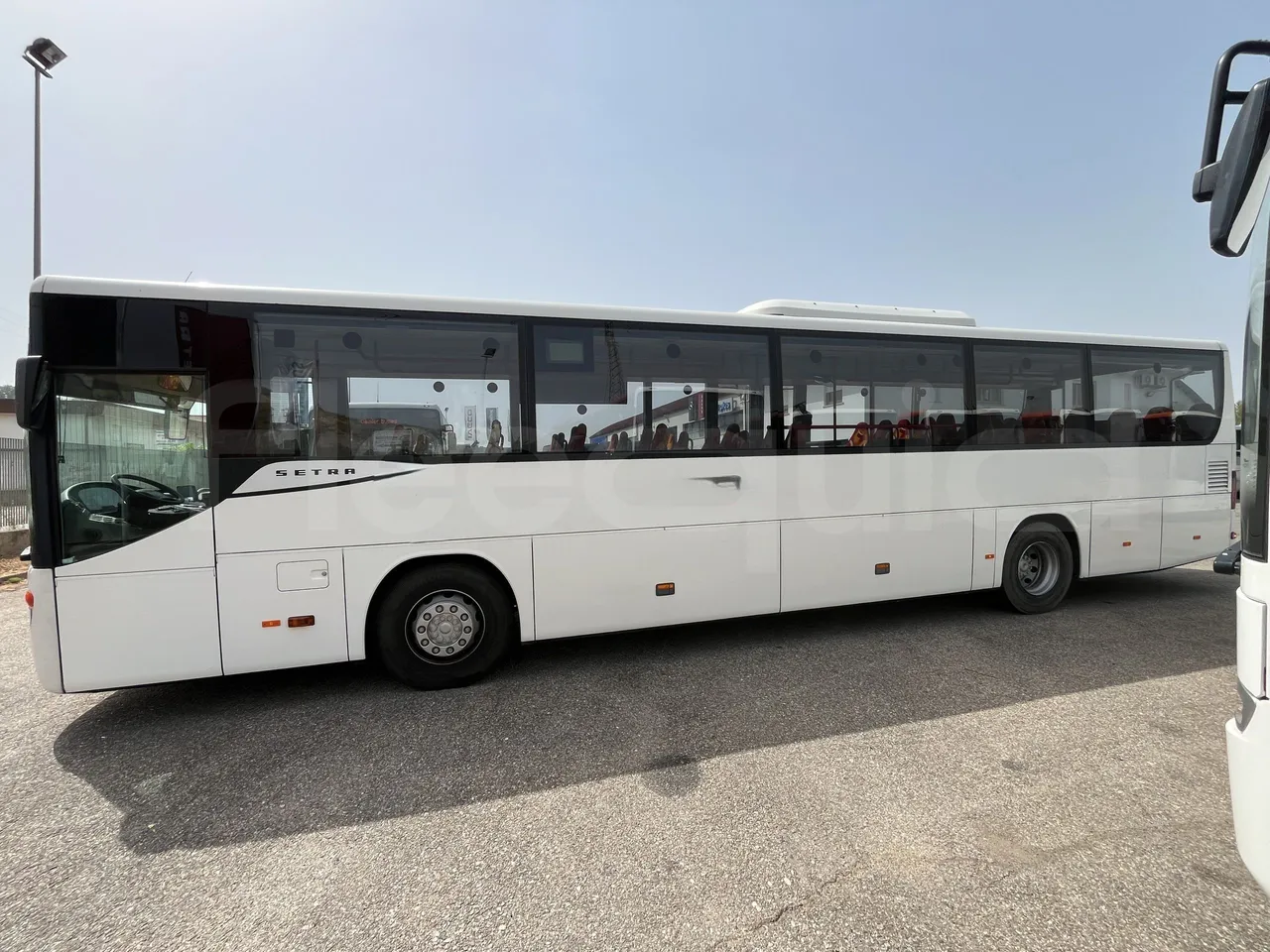Setra S415 - Left Side