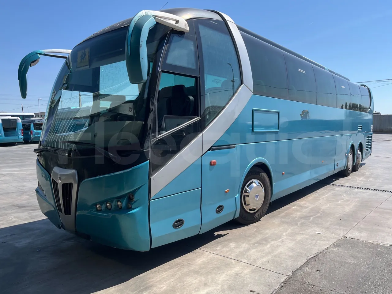 Mercedes-Benz Noge - 3/4 Front Left Side