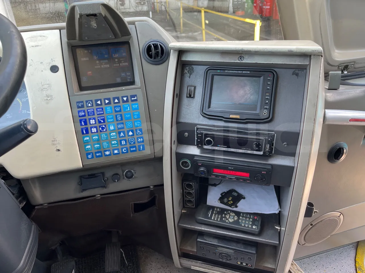 Mercedes-Benz Noge - Radio