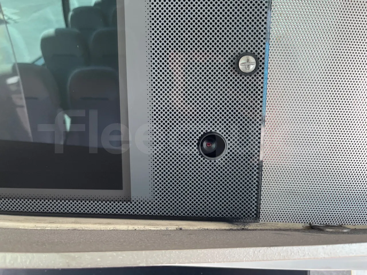 Mercedes-Benz Noge - Usb Charging