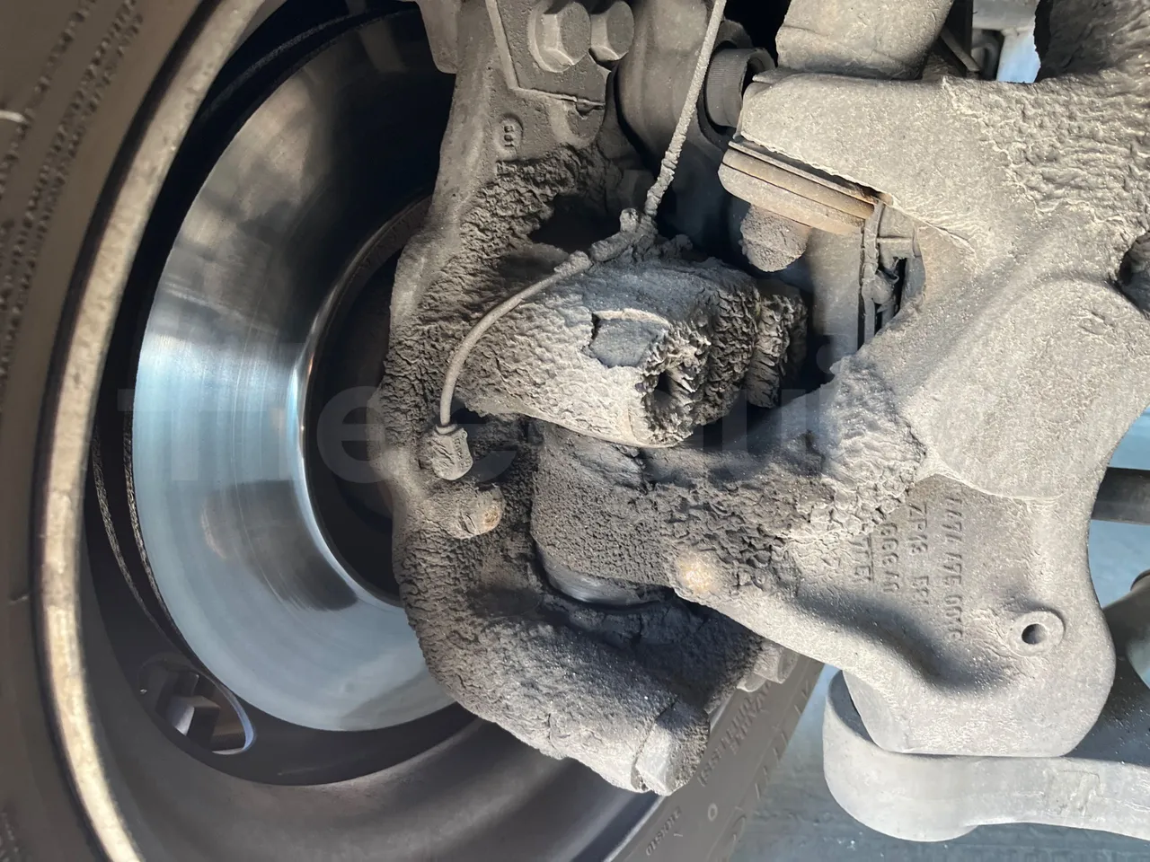 Mercedes-Benz Noge - First Axle Discs Left Side
