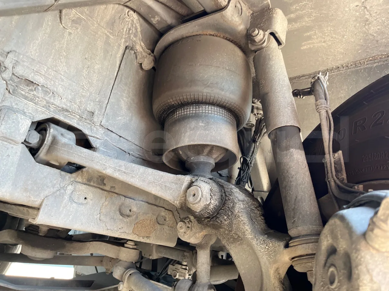 Mercedes-Benz Noge - First Axle Shock Absorbers Left Side
