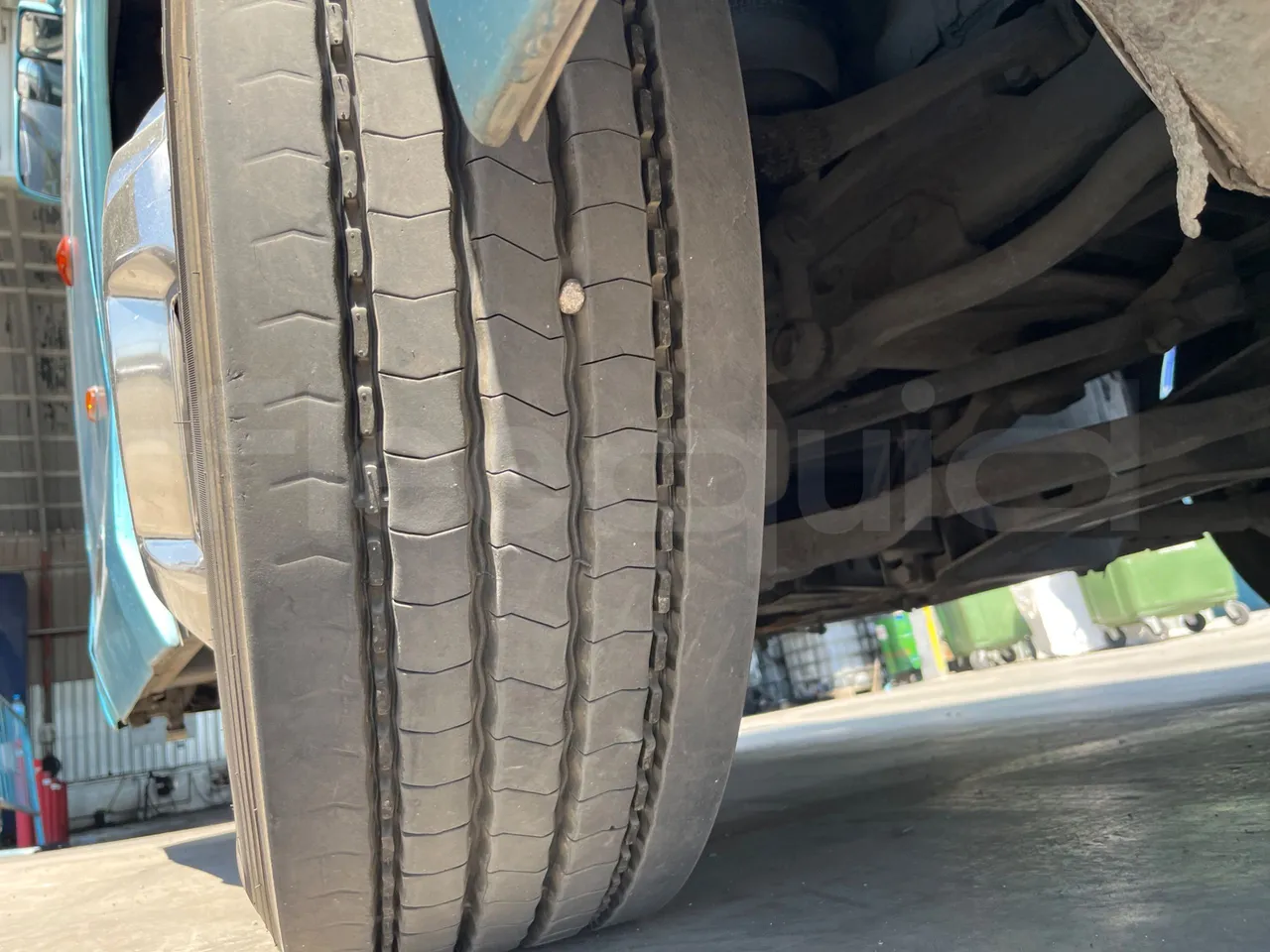 Mercedes-Benz Noge - Second Axle Left Side: Complete Wheel