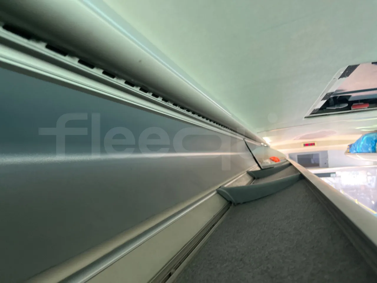 Mercedes-Benz Noge - Overhead Compartments