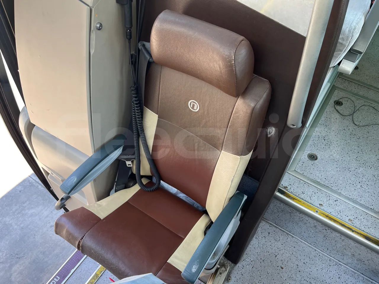 Mercedes-Benz Noge - Hostess Seat
