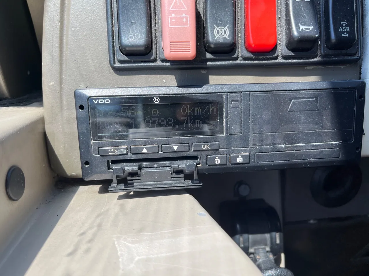 Mercedes-Benz Noge - Tachograph