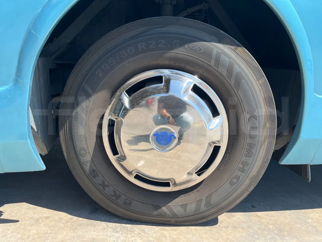 Mercedes-Benz Noge - First Axle Left Side: Tyre Size