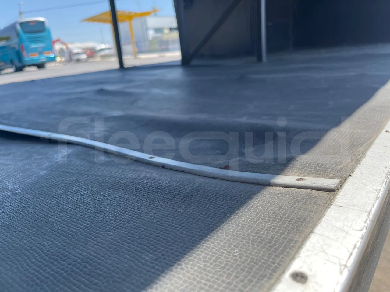 Mercedes-Benz Noge - Luggage Under Carpet Photo