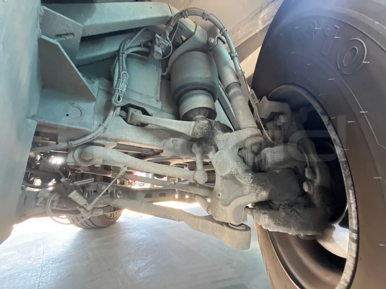 Mercedes-Benz Noge - First Axle Right Side