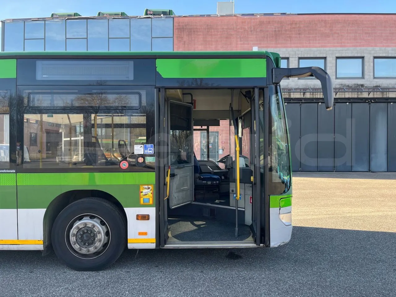 Mercedes-Benz O 530 G- 3P - Euro5 - 260kW - 17.940mt - front door 1 open