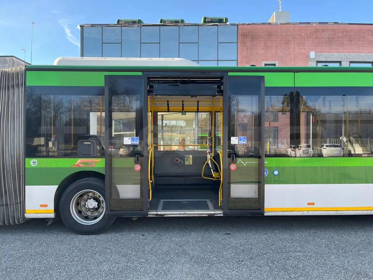 Mercedes-Benz O 530 G- 3P - Euro5 - 260kW - 17.940mt - front door 2 open