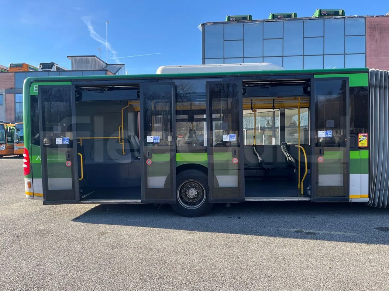 Mercedes-Benz O 530 G- 3P - Euro5 - 260kW - 17.940mt - front door 3 open