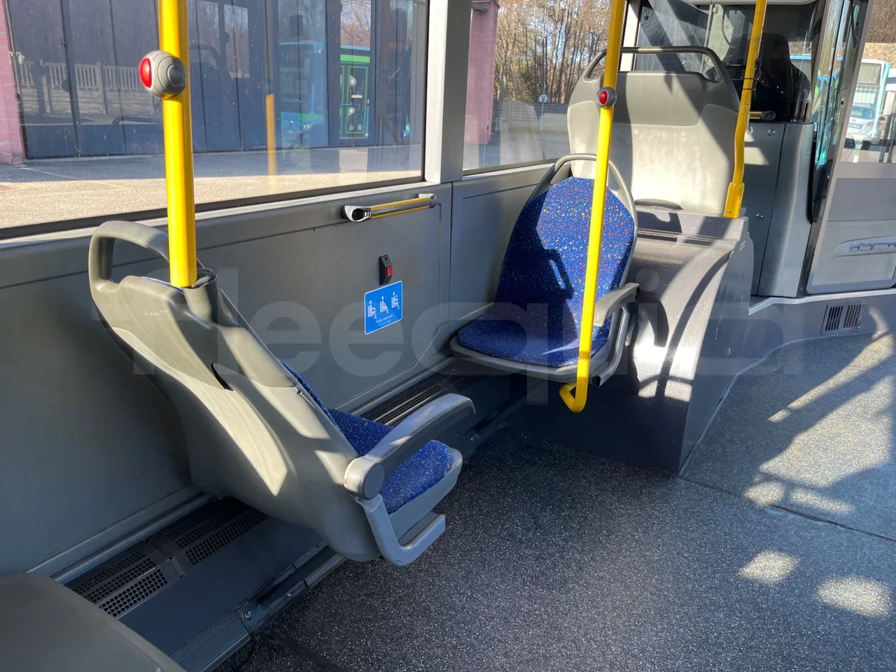 Mercedes-Benz O 530 G- 3P - Euro5 - 260kW - 17.940mt - armrest detail photo