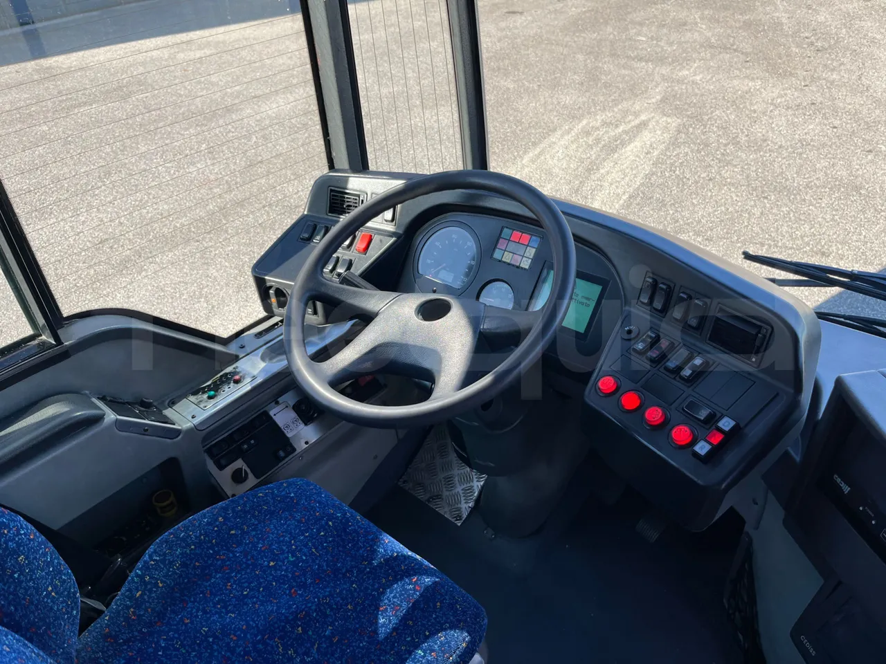 Mercedes-Benz O 530 G- 3P - Euro5 - 260kW - 17.940mt - buttons panels on