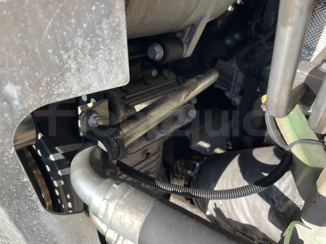 Mercedes-Benz O 530 G- 3P - Euro5 - 260kW - 17.940mt - air conditioning compressor