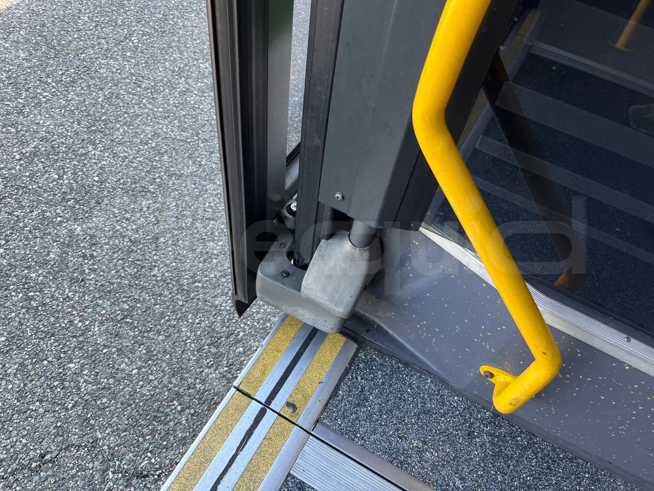 Mercedes-Benz O 530 G- 3P - Euro5 - 260kW - 17.940mt - door mechanism photo