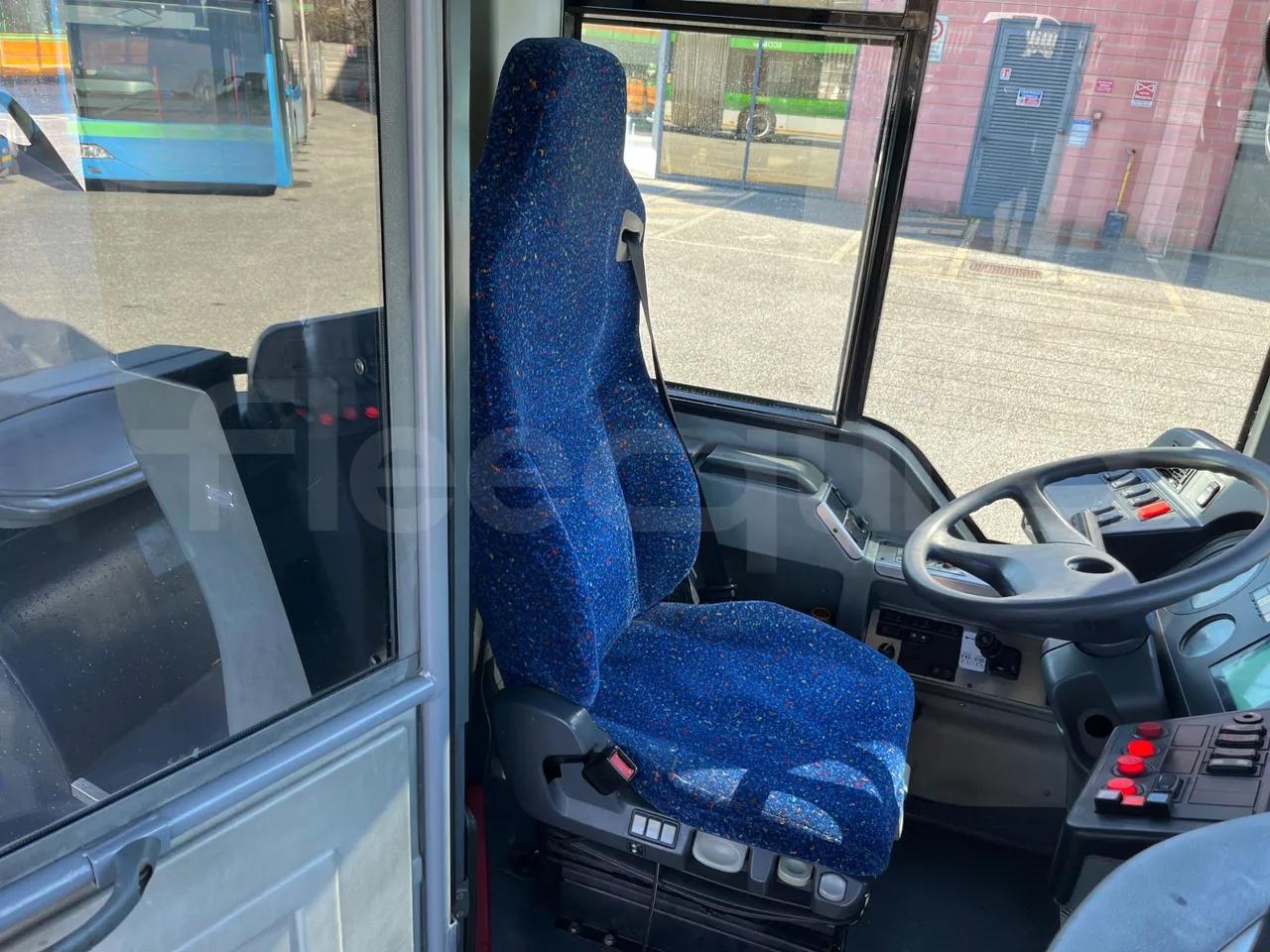 Mercedes-Benz O 530 G- 3P - Euro5 - 260kW - 17.940mt - driver's seat photo