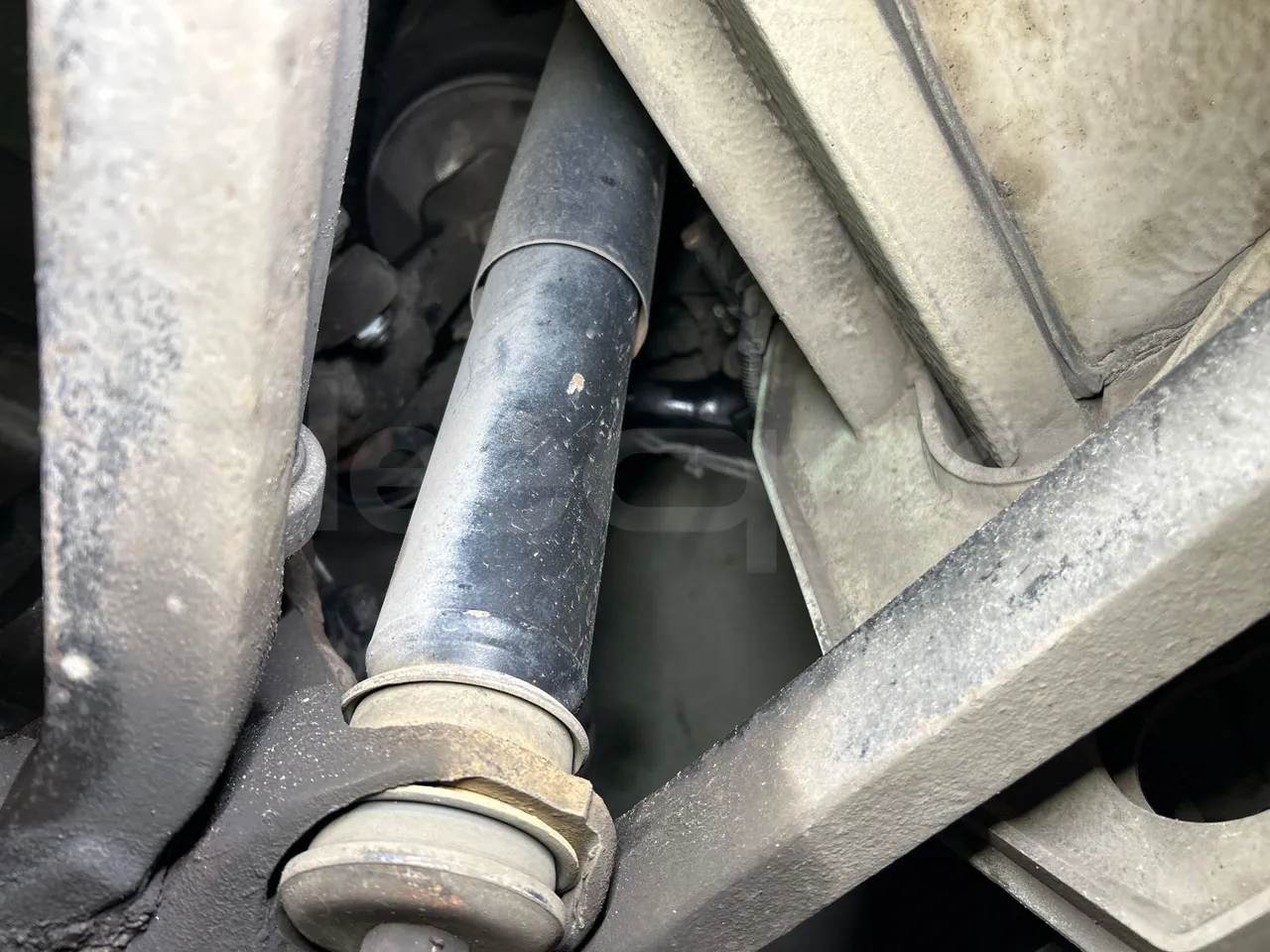 Mercedes-Benz O 530 G- 3P - Euro5 - 260kW - 17.940mt - front shock absorbers left