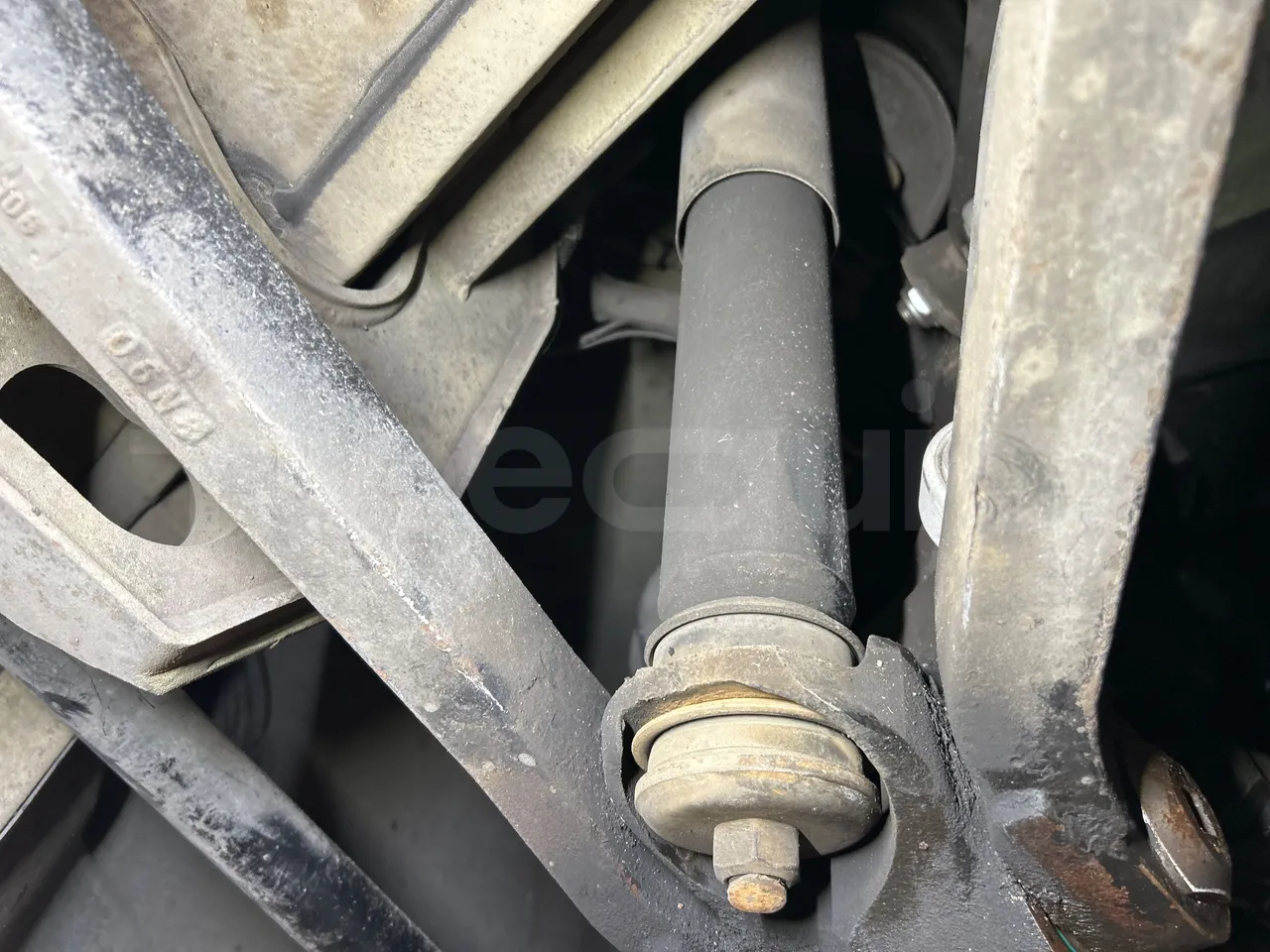 Mercedes-Benz O 530 G- 3P - Euro5 - 260kW - 17.940mt - front shock absorbers right