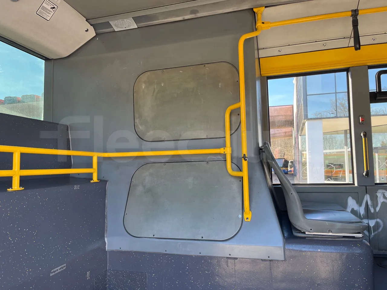 Mercedes-Benz O 530 G- 3P - Euro5 - 260kW - 17.940mt - floor hatches photo