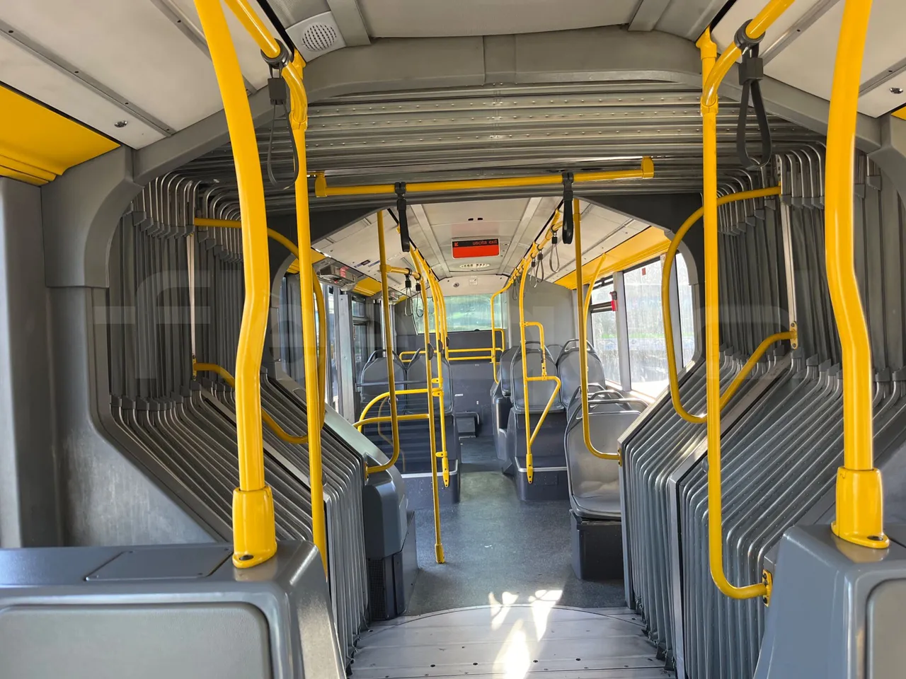 Mercedes-Benz O 530 G- 3P - Euro5 - 260kW - 17.940mt - reverse view middle aisle