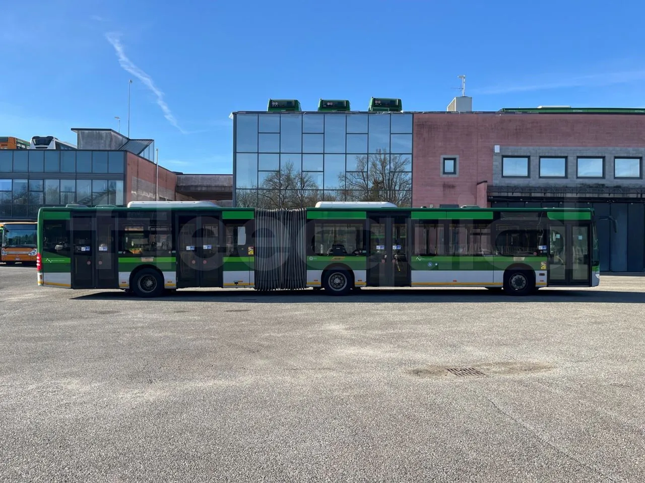 Mercedes-Benz O 530 G- 3P - Euro5 - 260kW - 17.940mt - right side doors closed