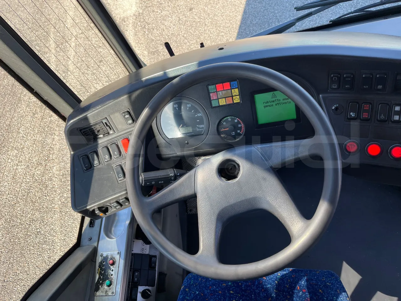 Mercedes-Benz O 530 G- 3P - Euro5 - 260kW - 17.940mt - steering wheel photo