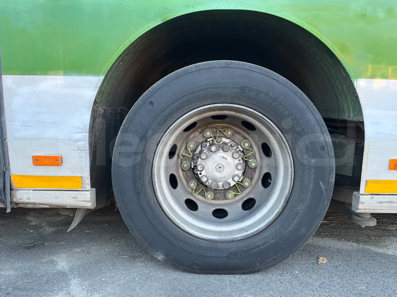 Mercedes-Benz O 530 G- 3P - Euro5 - 260kW - 17.940mt - rear left tire photo