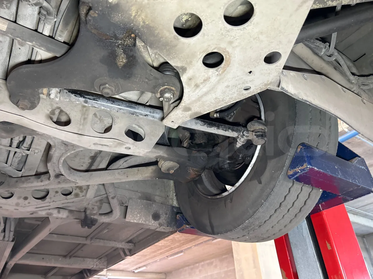 Mercedes-Benz O 530 G- 3P - Euro5 - 260kW - 17.940mt - front axle left side