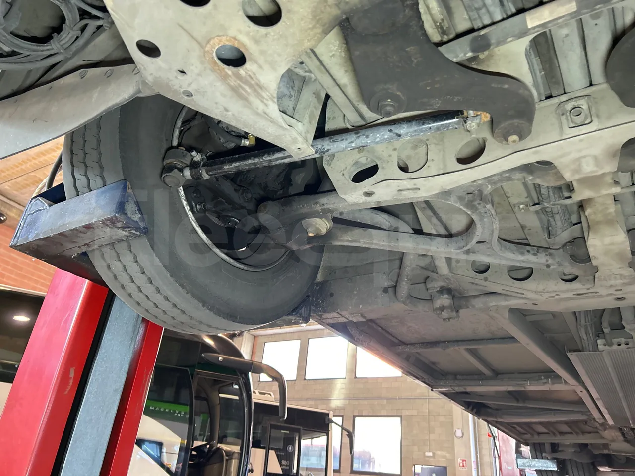 Mercedes-Benz O 530 G- 3P - Euro5 - 260kW - 17.940mt - front axle right side