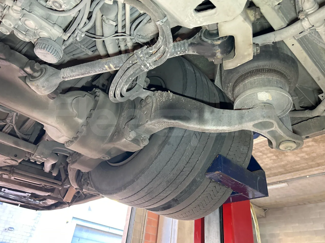 Mercedes-Benz O 530 G- 3P - Euro5 - 260kW - 17.940mt - axle 3 left side