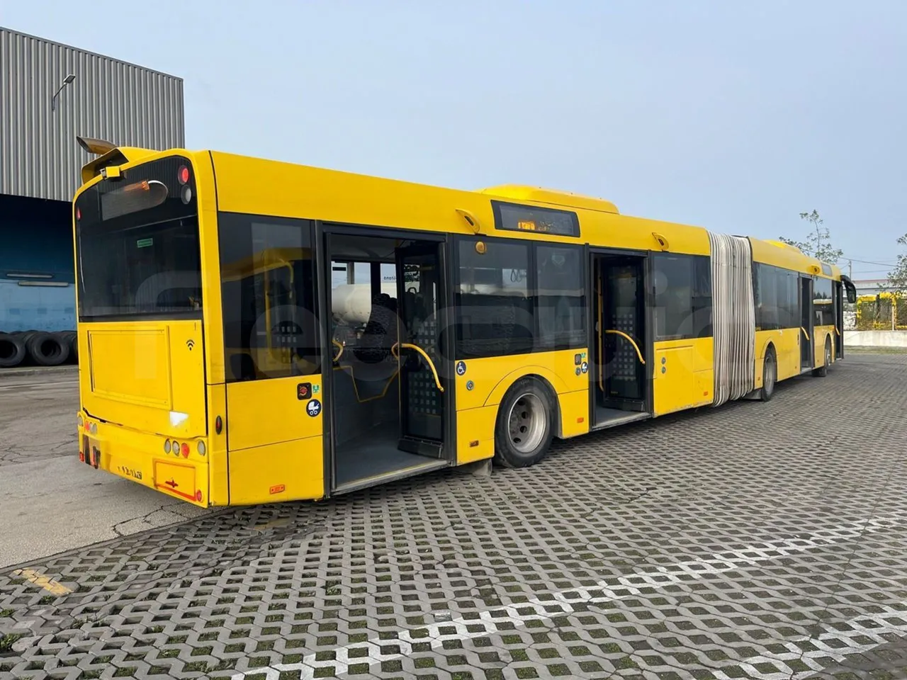 Solaris Urbino 18 - Euro 6 - 271 kW - 18 mt - front door 2 open