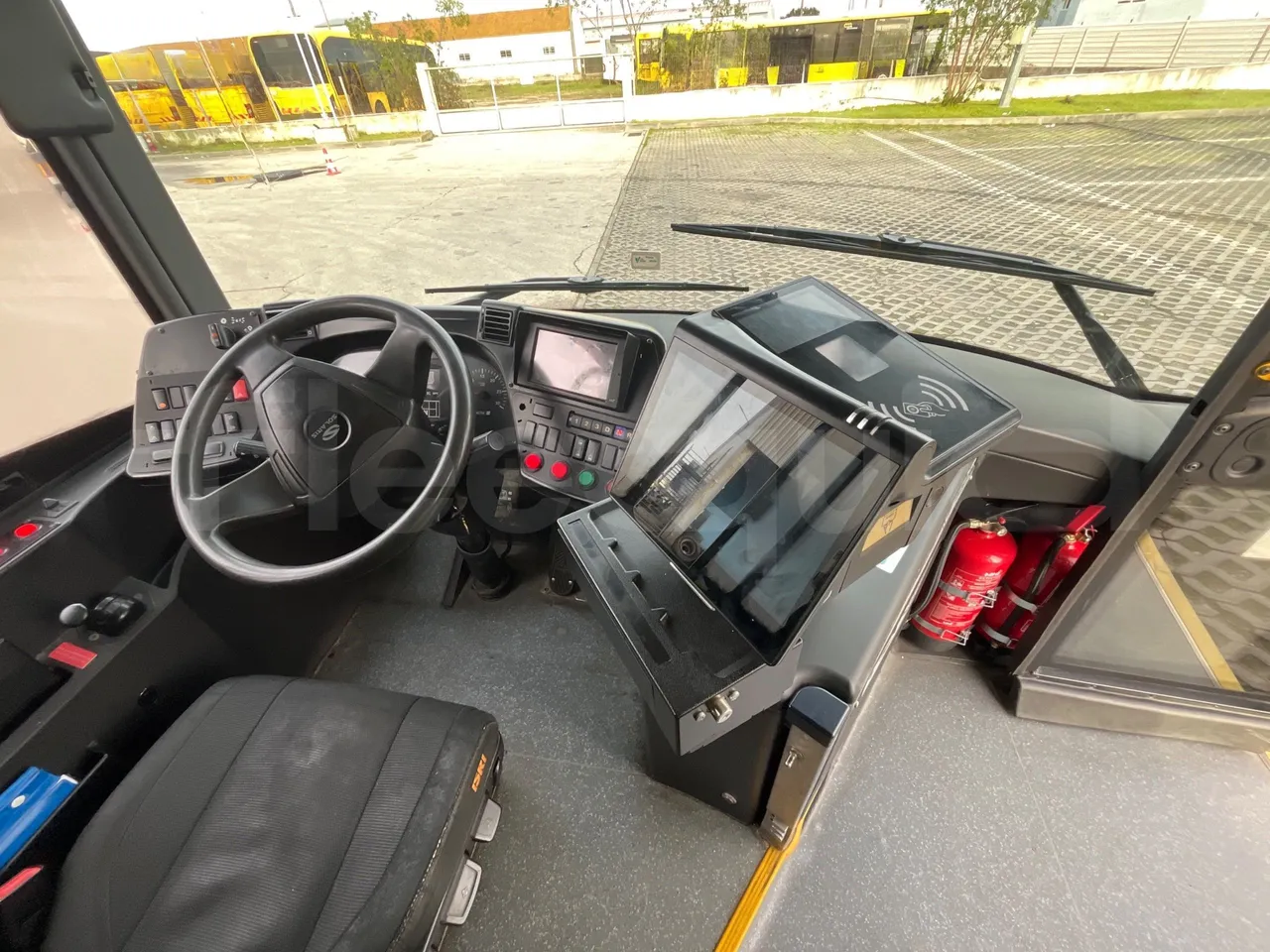 Solaris Urbino 18 - Euro 6 - 271 kW - 18 mt - radio accessories photo