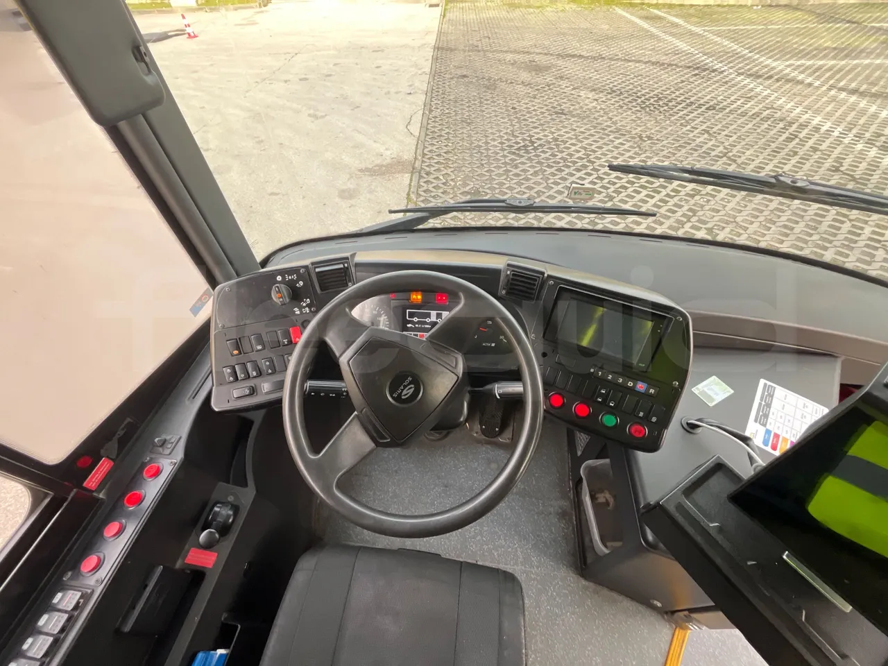 Solaris Urbino 18 - Euro 6 - 271 kW - 18 mt - onboard devices 1