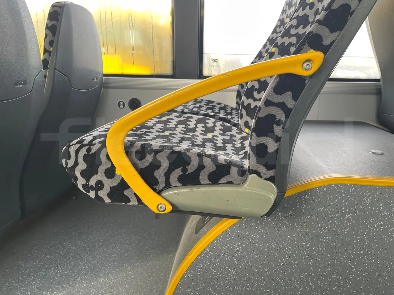 Solaris Urbino 18 - Euro 6 - 271 kW - 18 mt - armrest detail photo