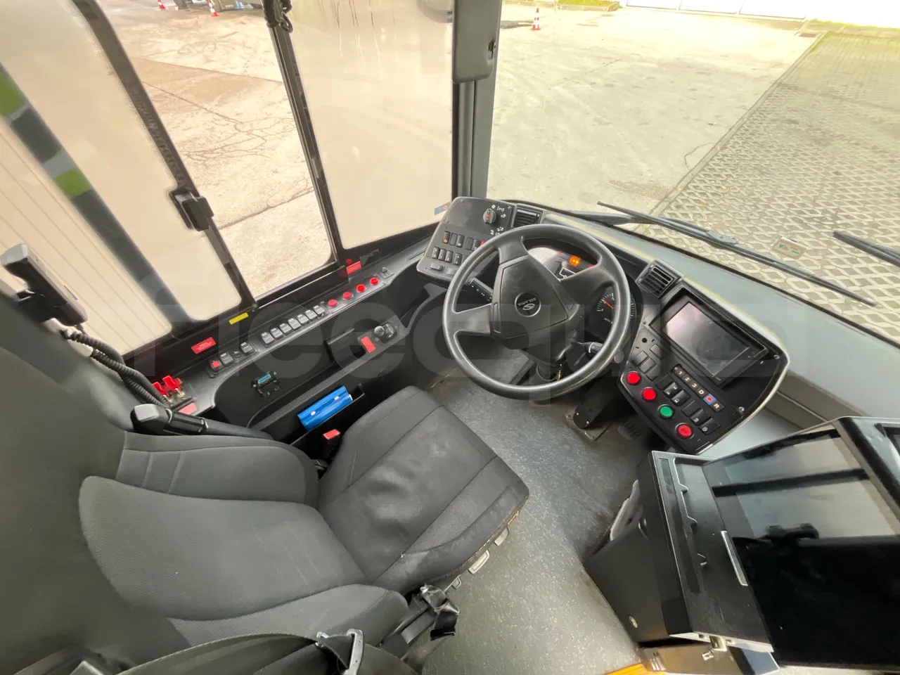 Solaris Urbino 18 - Euro 6 - 271 kW - 18 mt - buttons panels on