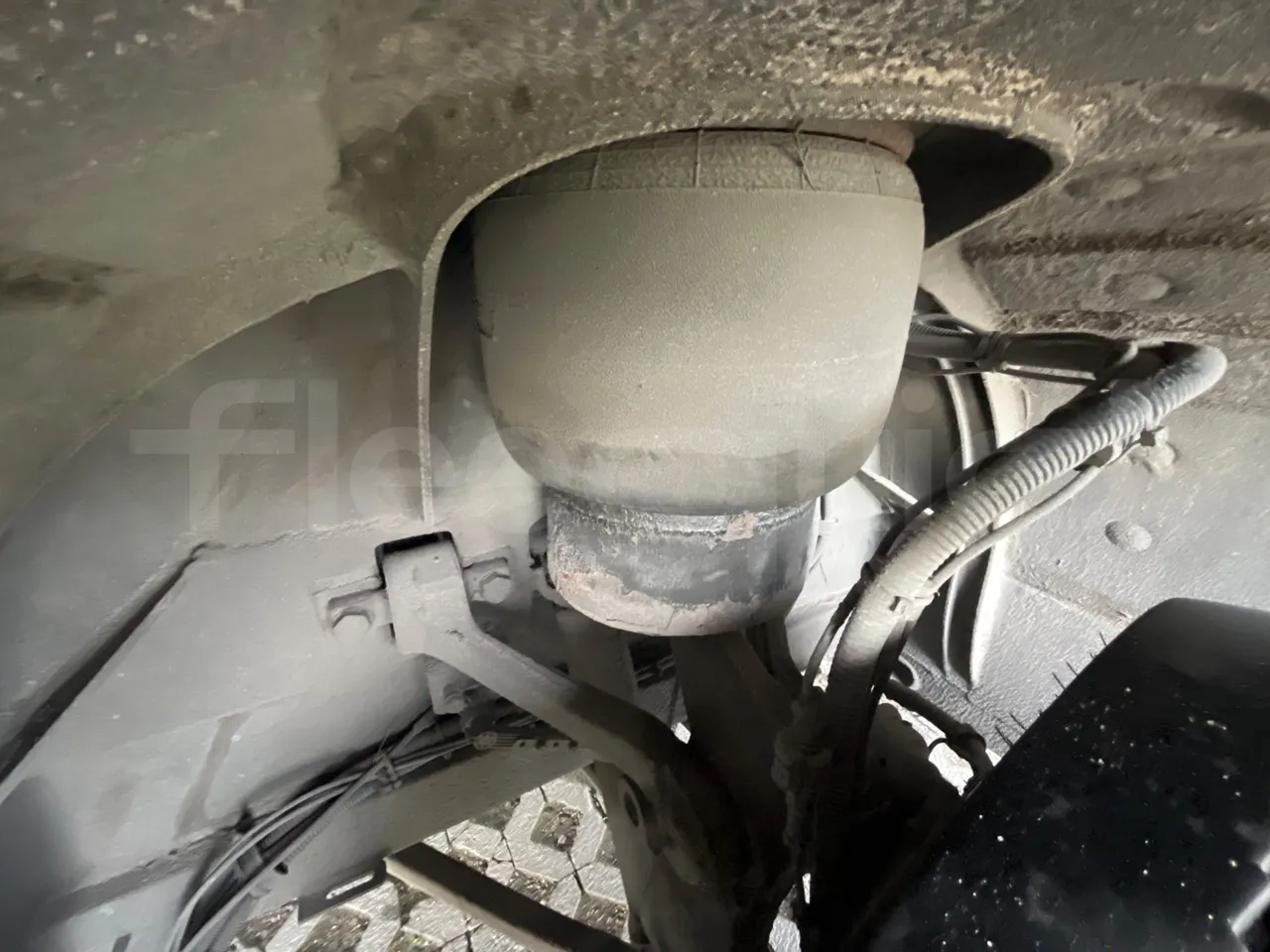 Solaris Urbino 18 - Euro 6 - 271 kW - 18 mt - front shock absorbers right