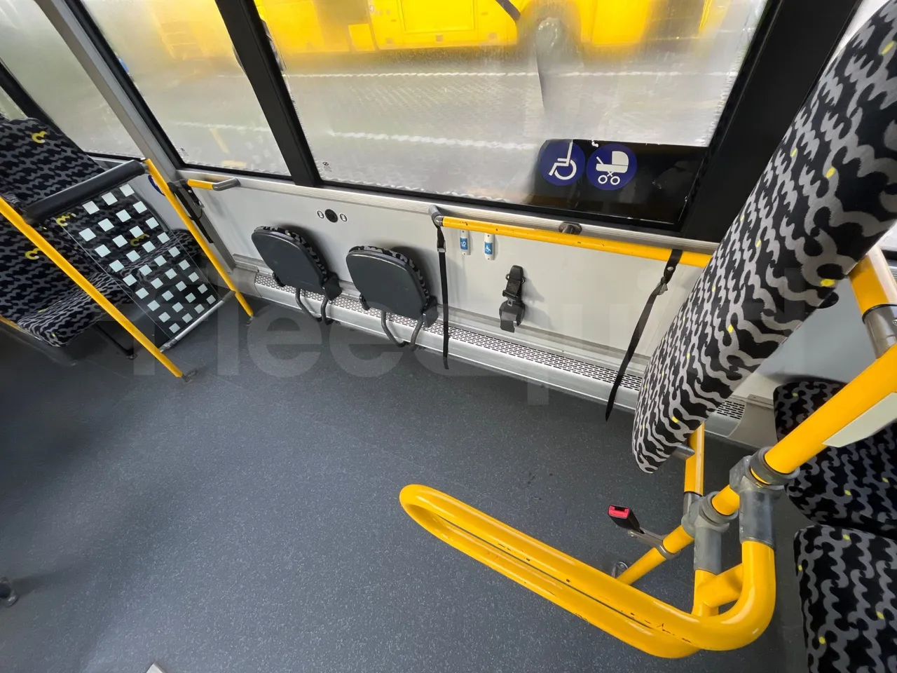 Solaris Urbino 18 - Euro 6 - 271 kW - 18 mt - reverse view middle aisle