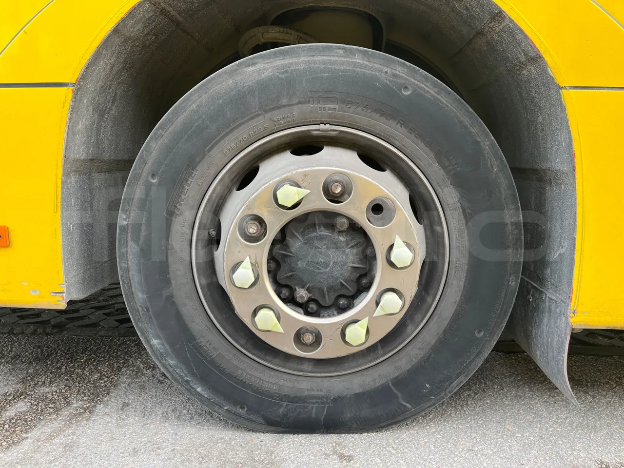 Solaris Urbino 18 - Euro 6 - 271 kW - 18 mt - front left tire measurements